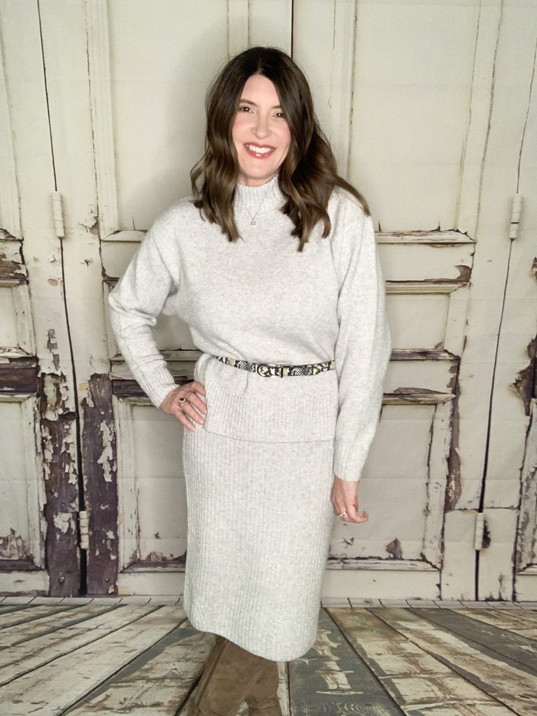 Sweater and pencil skirt set from Amazon
The Scarlet Lily Blog
